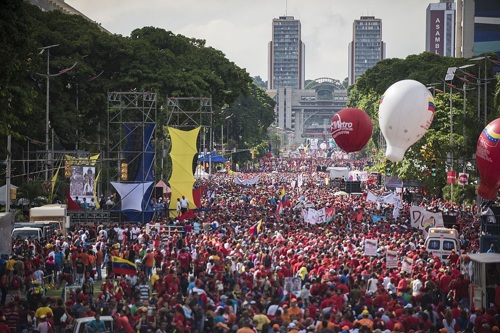 1024px Manifestacion en apoyo a Nicolas Maduro